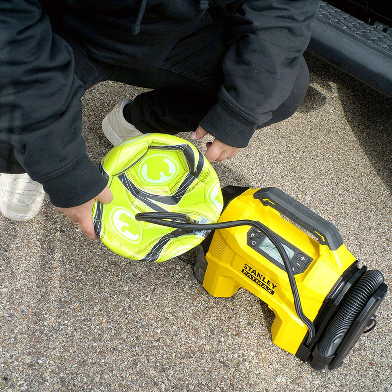 STANLEY SXVI02001A 12V/18V 2Ah Li-ion təkrar doldurulan 160 PSI Rəqəmsal displey Təkər və döşək şişirici nasos + Avtomobil tozsoranı 