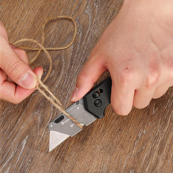 WORKPRO WP211035 Ağır Hizmet Çelik/Ahşap Gövde Katlanır Rötuş Maket Bıçağı + 11 Adet Yedek Bıçak - Onivias